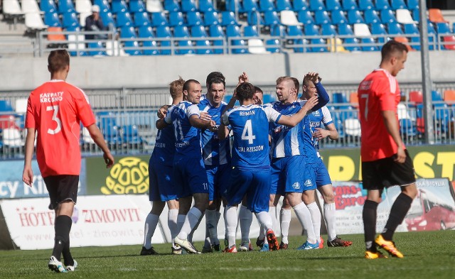 Stal Rzeszów pokonała Karpaty Krosno 5:1 i zagra w finale!