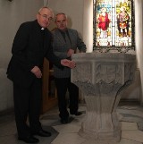 Gotycka chrzcielnica, jeden z najstarszych zabytków w katedrze opolskiej, została odnowiona
