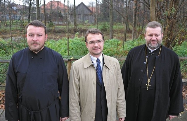 Przy zwycięskim projekcie pracowali wspólnie o. Michał Czykwin, (pierwszy od lewej), dr Adam Musiuk (w środku) oraz ks.  Marek Wawreniuk.