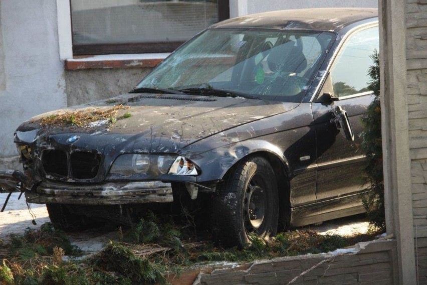 Pijany kierowca staranował audi i ogrodzenie.