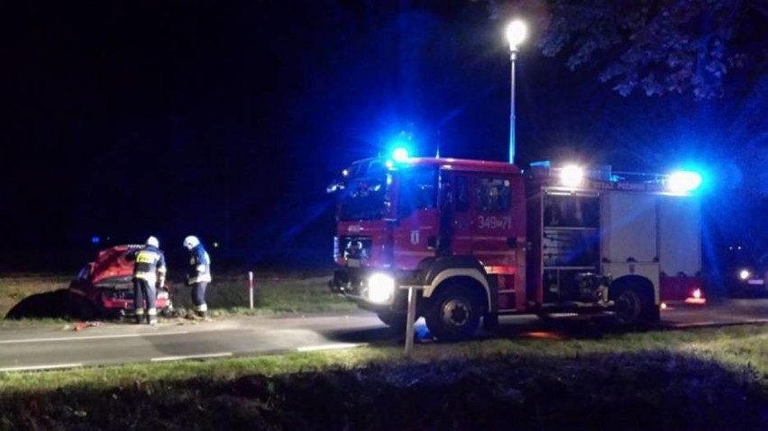 Wypadek pod Kaliszem. W Szulcu auto potrąciło dwie osoby