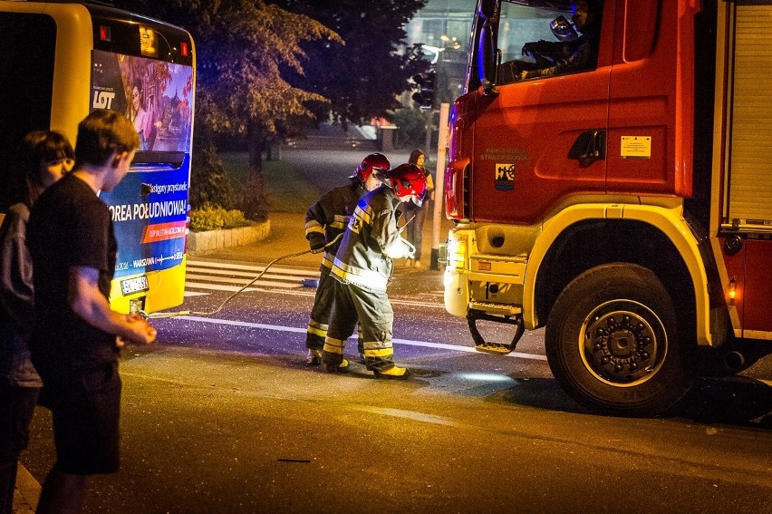 Wypadek samochodu osobowego i Autobusu w Katowicach