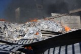 Pożar w Ścinawie. Spłonęły hale magazynowe, wciąż trwa akcja straży pożarnej [ZDJĘCIA]
