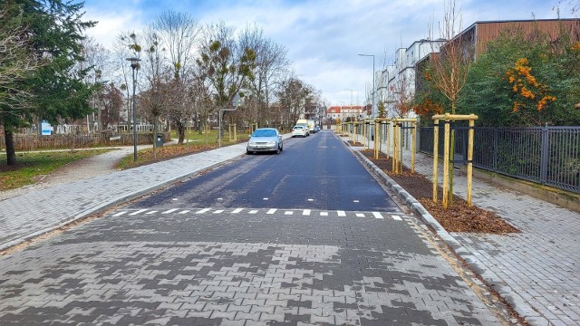 Ul. Heweliusza na Grunwaldzie została przebudowana na odcinku między ul. Palacza a ul. Belwederską. Inwestycja zapewniła mieszkom nową, równą nawierzchnie jezdni i wygodne chodniki.