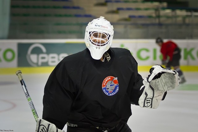 Ćwikła (28 lat) to napastnik, wychowanek sanockiego hokeja. W poprzednim sezonie występował w Polskiej Hokej Lidze, w drużynie z Torunia.