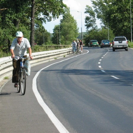 Al. Wolności należy do najbardziej ruchliwych tras w mieście. Kierowcy często przekraczają tu przepisowe 50 km/godz., tym większe zagrożenie stwarzają dla rowerzystów.