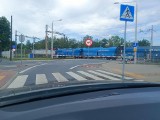 Utrudnienia na przejeździe kolejowym na Starołęce w Poznaniu. Wykoleił się pociąg towarowy