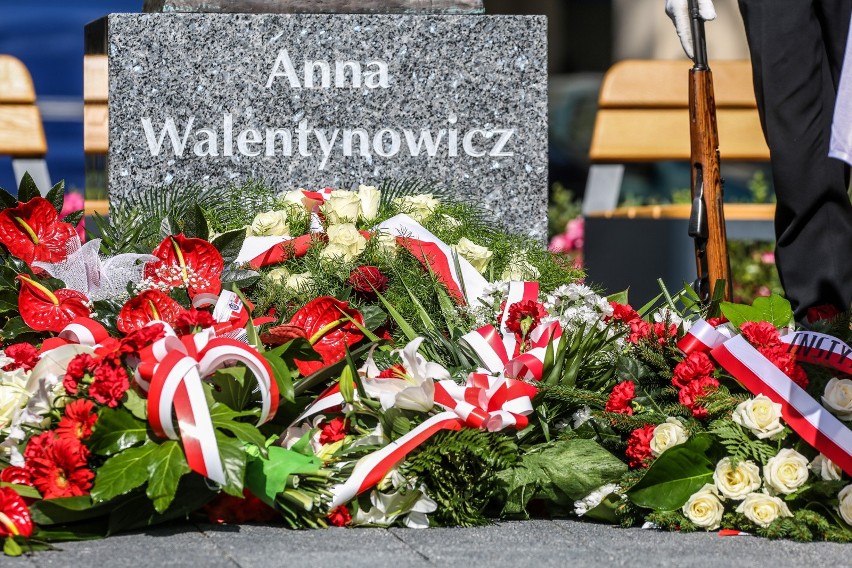 Supraśl. Z okazji Dnia Wolności i Solidarności parafia Świętej Trójcy zaprasza na film poświęcony Annie Walentynowicz