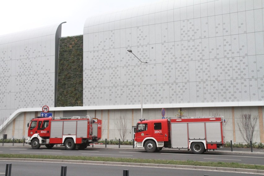 Sześć zastępów straży pożarnej przy Wroclavii [ZDJĘCIA]