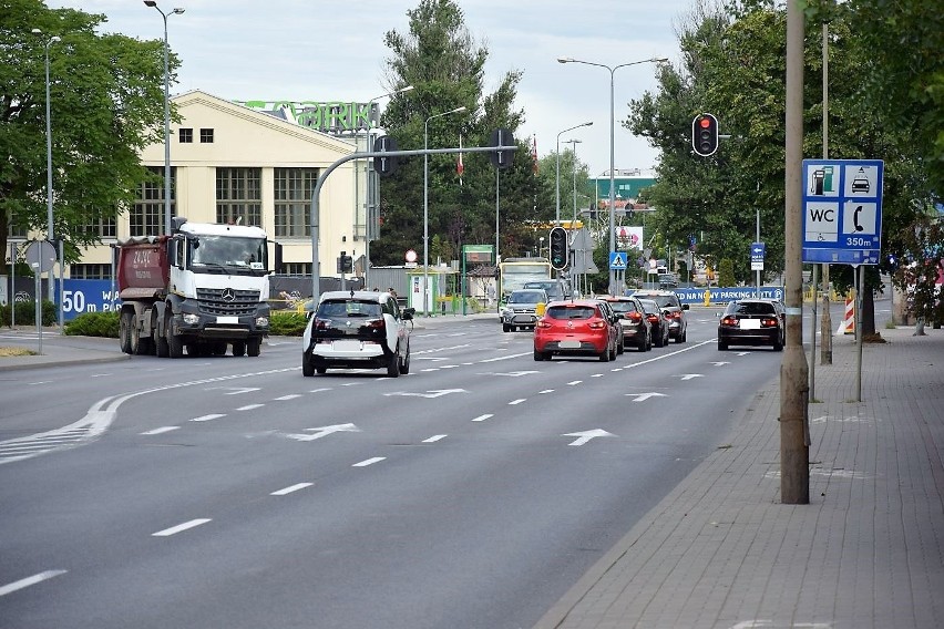 W tym miejscu (na skrzyżowaniu ul. Wrocławskiej i...