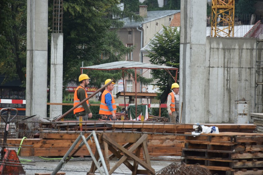 Galeria Gorlicka coraz wyższa. Jest już wejście od strony ul. Legionów