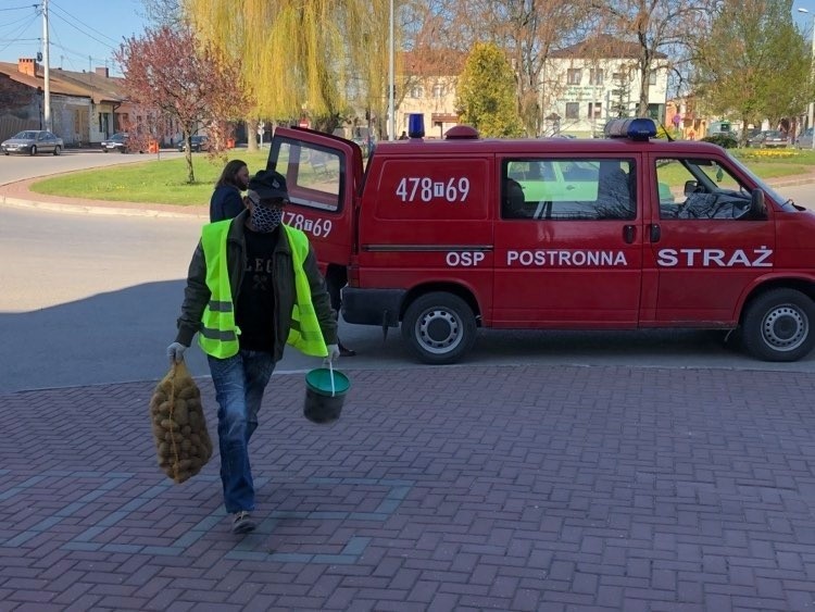 Wielki sukces zbiórki płodów rolnych i żywności od mieszkańców Koprzywnicy dla Domu Pomocy Społecznej w Sandomierzu (ZDJĘCIA)