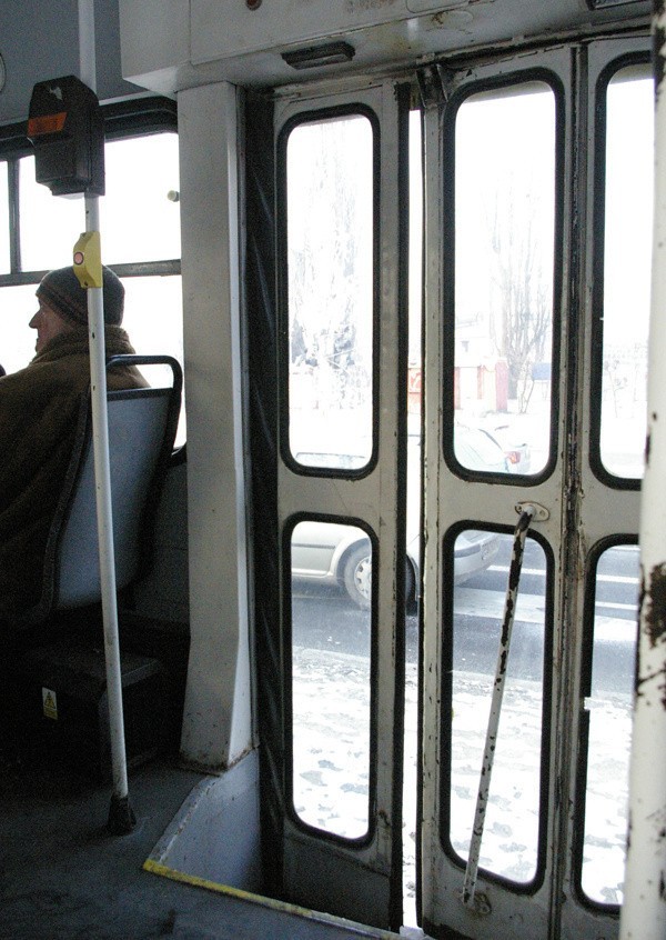 Zimno w tramwaju. Pasażerowie czuli się jak w lodówce (zdjęcia)