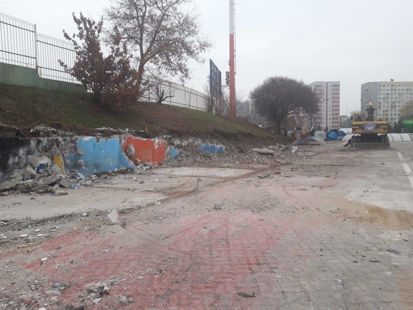 Trwają prace rozbiórkowe na stadionie bydgoskiej Polonii....