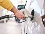Obecne ceny na stacjach paliw porażają. Paliwo będzie jeszcze droższe w wakacje? Eksperci komentują