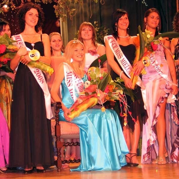 W tamtym roku koronę Miss Mielca zdobyła Patrycja Cyganowska, której z 16 kandydatek przypadnie w udziale noszenie korony miss przekonamy się już w niedziele.