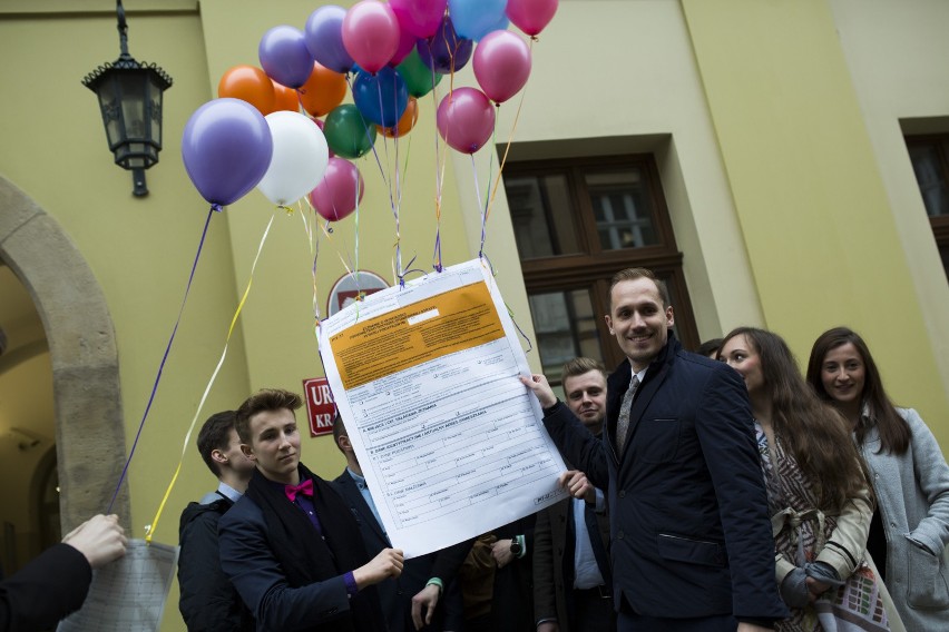 Został już tylko jeden dzień roboczy - poniedziałek 30...