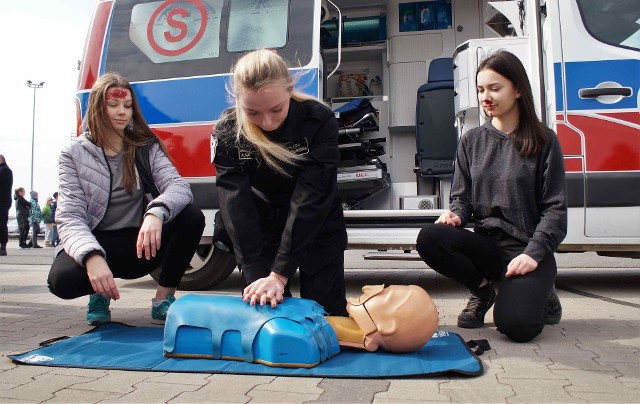 Na parkingu pod Galerią Solną w Inowrocławiu odbył się festyn poświęcony bezpieczeństwu, zwłaszcza temu na drodze.Hasło przewodnie imprezy brzmiało: „Lepiej stracić sekundę w życiu, niż czyjeś życie w sekundę”. Odbyły się pokazy i konkursy. Do udziału w festynie zaprosili: policja, straż pożarna, pogotowie ratunkowe, Starostwo Powiatowe i Galeria Solna.