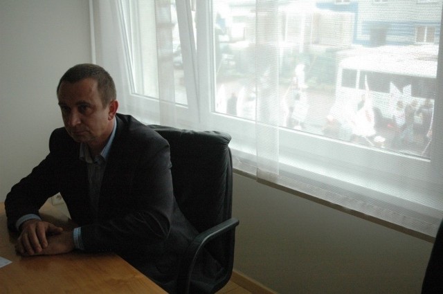 Kiedy w gabinecie rozmawialiśmy z prezesem Andrzejem Markiem, za oknem związkowcy gwizdali i detonowali petardy