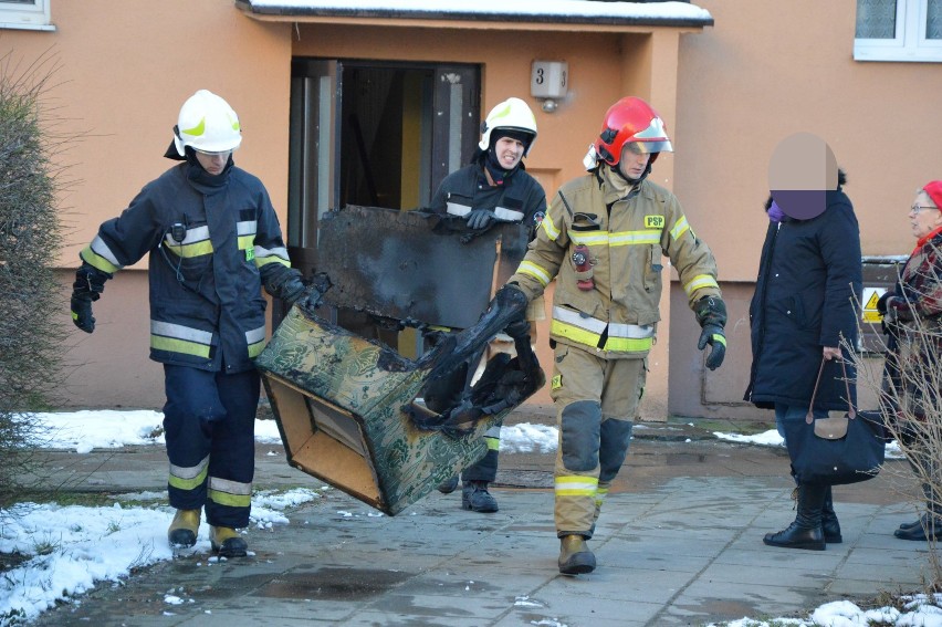 Tragedia w Lęborku. W pożarze przy ulicy Jagiellońskiej zginęły dwie starsze osoby