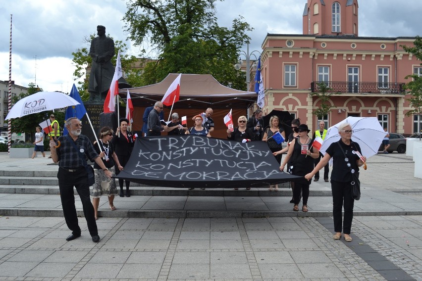 Czarny marsz KOD w Częstochowie