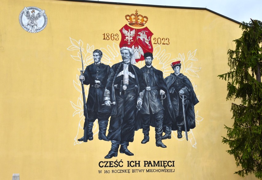 Odsłonięcie muralu na cmentarzu w Miechowie