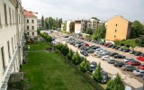 Kraków. Porozumienie w sprawie Zielonej Czytelni i parku przy Karmelickiej