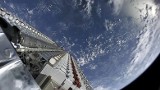 Satelity Elona Muska widziane na wieczornym niebie nad Opolszczyzną