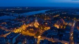 Tęsknicie za spacerami? Zobaczcie jak wygląda Toruń nocą z drona! 