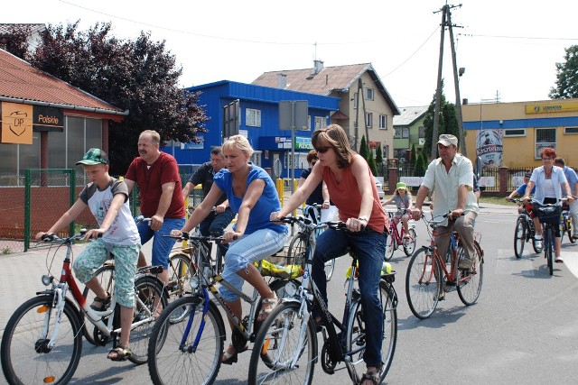 Wyruszli w trasę do Żródeł,  leśniczówki Podole - w sumie ok. 20 km. po gminie Tłuchowo