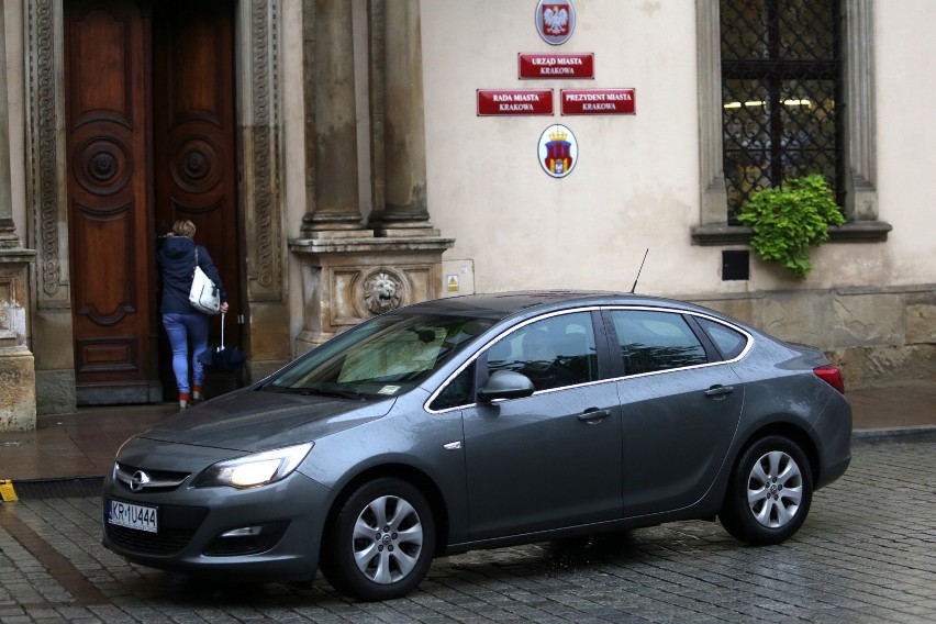 Urzędnicy nie dostają nagród, tylko premie