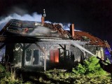 Nocny pożar w Przybiernowie. Rodzina straciła dach nad głową [ZDJĘCIA]