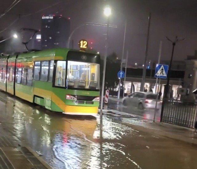 Torowisko przy ul. Głogowskiej znalazło się pod wodą