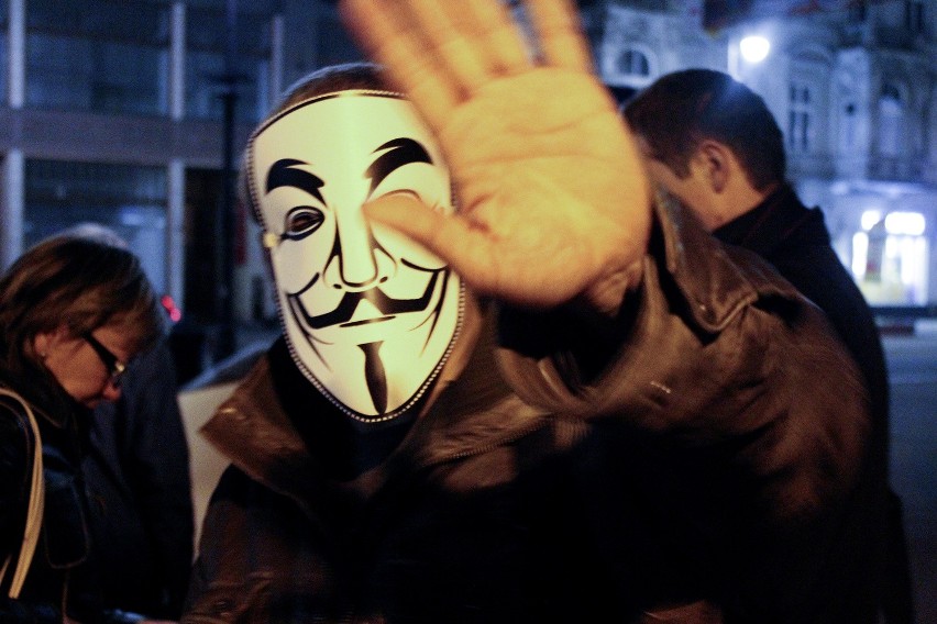 Protest Anonymous w Łodzi: Marsz Miliona Masek na Piotrkowskiej [ZDJĘCIA+FILM]