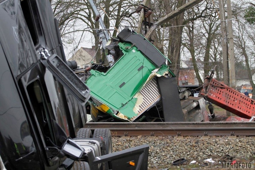 Zderzenie pendolino z ciężarówką pod Ozimkiem.