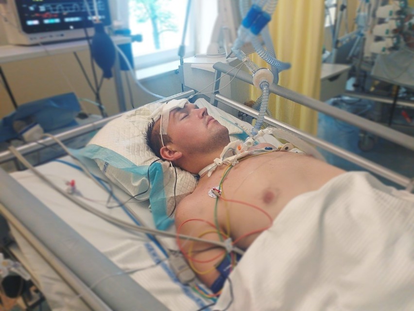 Zmiażdżone płuca i uraz mózgu. 24-letniego Michała z Korytnicy stratował byk. Teraz chłopak walczy o zdrowie. Pomóżmy [ZDJĘCIA]