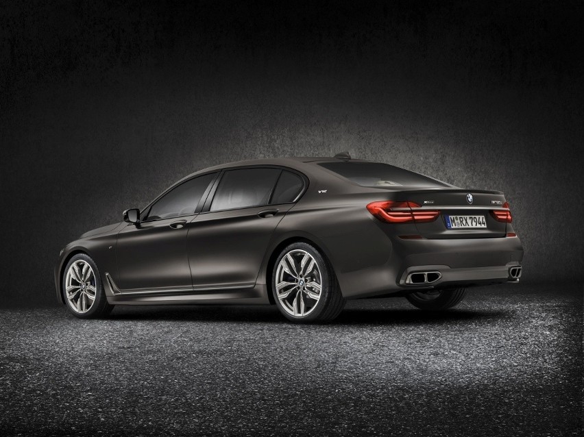 BMW M760Li xDrive...