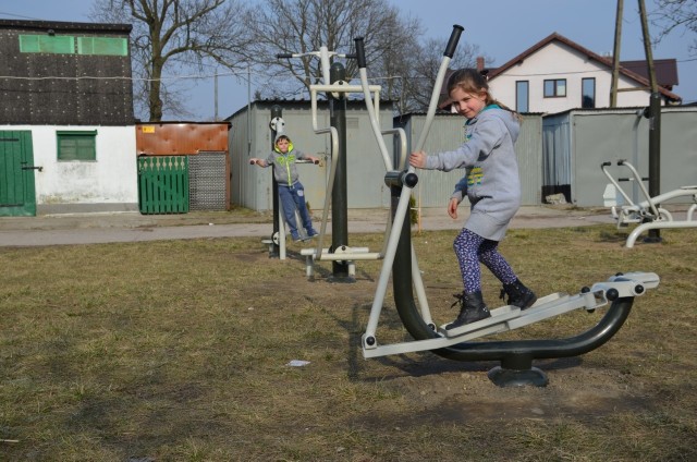 Wyciąg i krzesło, orbitrek, prasa nożna i wioślarz, surfer i twister, poręcze oraz drążek - z tego już korzystają raciniewianie