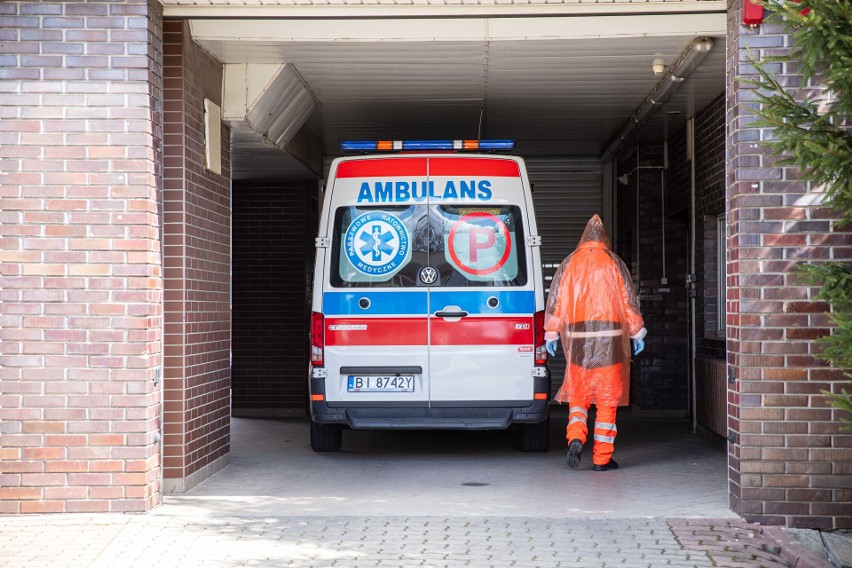 Wojewoda prosi lekarzy o zgłaszanie się do walki z epidemią. Chętnych na razie nie ma (ZDJĘCIA)