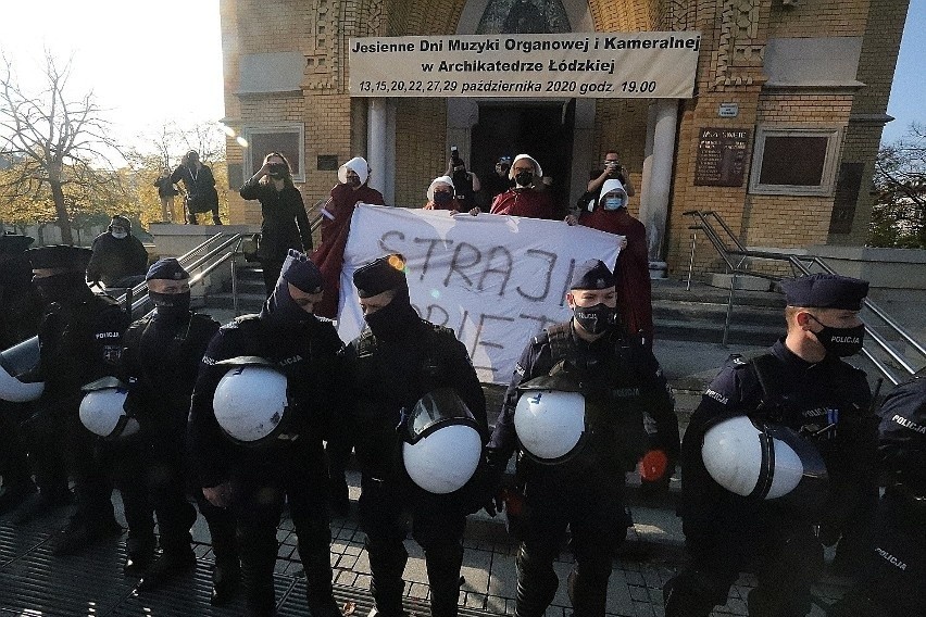 Konsekwencje Strajku Kobiet w Łodzi. Policja policzyła nałożone mandaty po protestach ulicznych. Prokuratura wszczęła trzy śledztwa