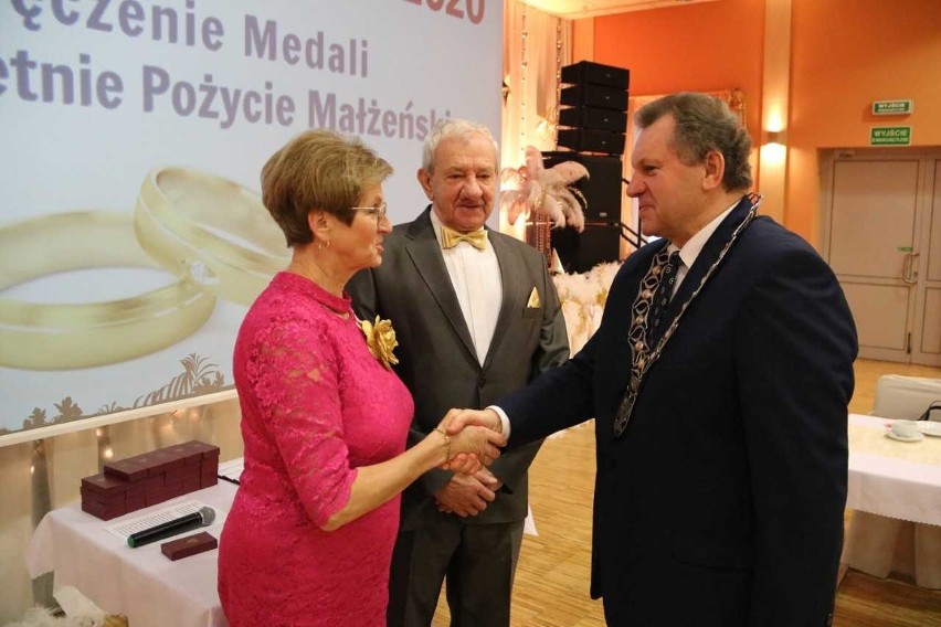 Medale Prezydenta RP wręczył burmistrz Joachim Wojtala.