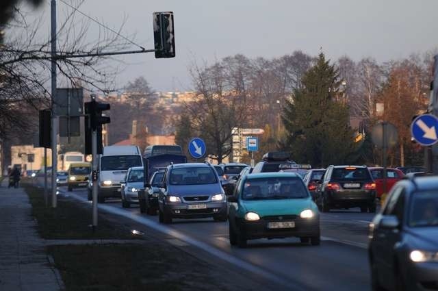 Budowa kolektora mocno utrudnia życia kierowcom zmierzającym w stronę Olsztyna