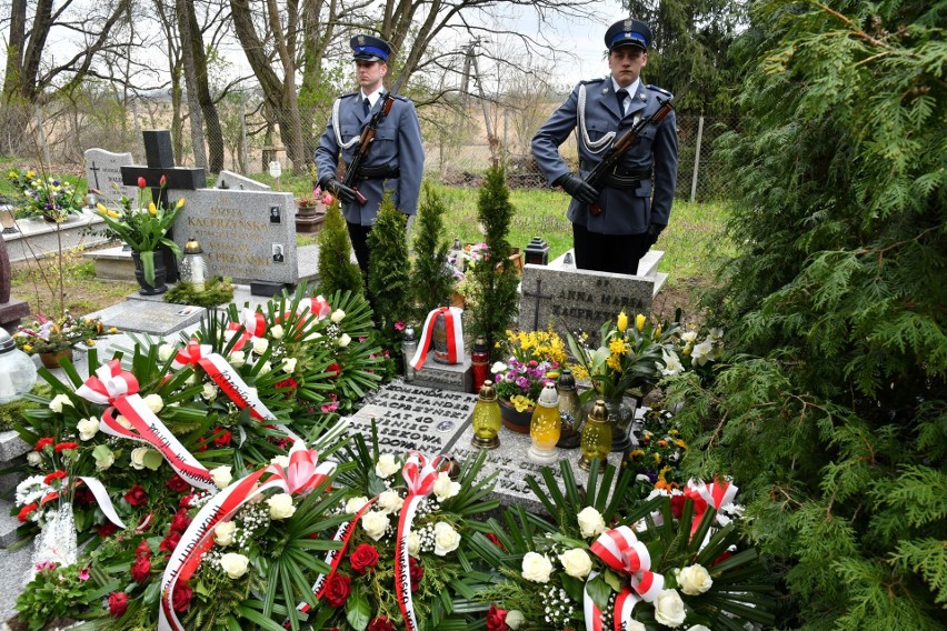 Grób Aleksandra Kacprzyńskiego został oznaczony symbolicznym...