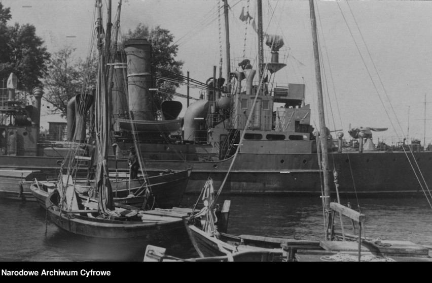 Port wojenny w Pucku w latach 20. Jednostki rybackie stały...
