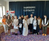 Narodowe Czytanie w Szkole Podstawowej imienia Jana Pawła II w Tczowie. Zobacz zdjęcia