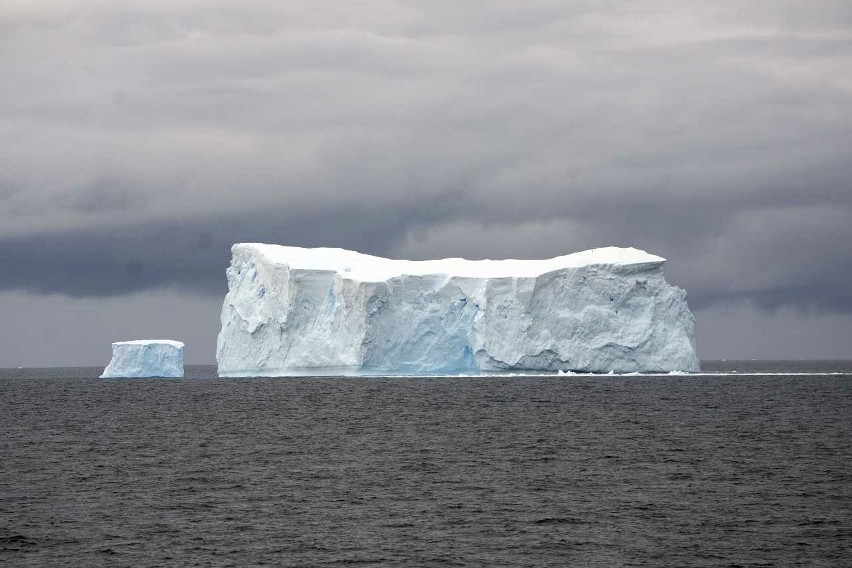 Niesamowite zjawisko na terenie Antarktydy! Największa góra lodowa świata nagle zaczęła się poruszać po ponad 30 latach