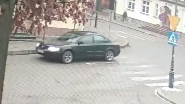 Napad na kantor w Piszu. Policja ściga bandytów, którzy uciekli z pieniędzmi zielonym passatem