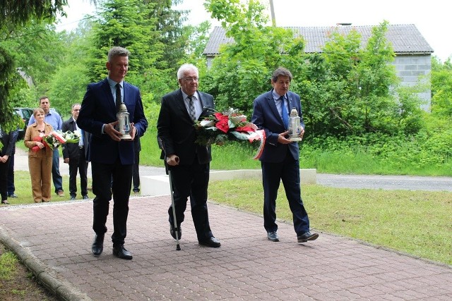 Od lewej: Mirosław Chołuj - Członek Zarządu Powiatu, Stefan Bernaciak - Starosta Zwoleński oraz Waldemar Urbański - Wicestarosta.