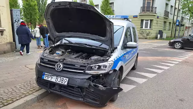 Radiowóz policyjny został w czasie wypadku uszkodzony