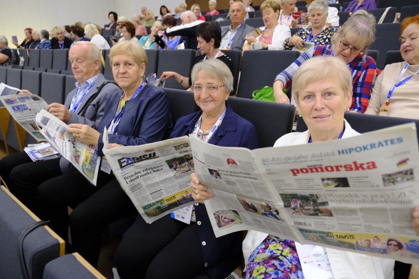Forum Seniora, zorganizowane przez redakcje "Nowości",...